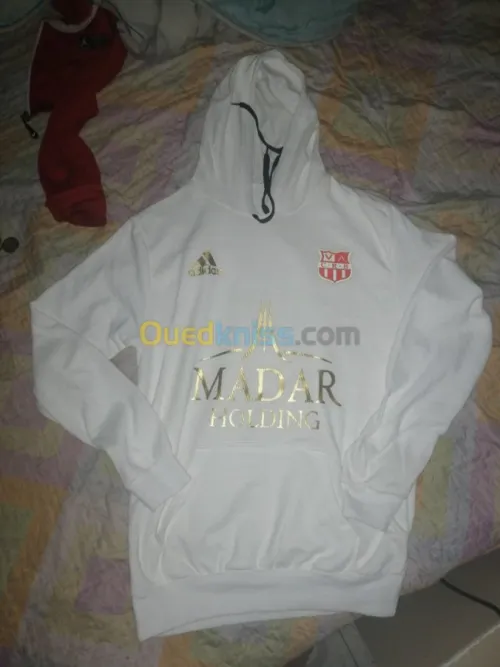 Sweat capuche et t-shirt personnalisés