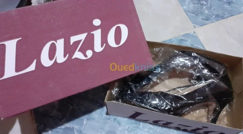 Escarpin noir de la marque LAZIO