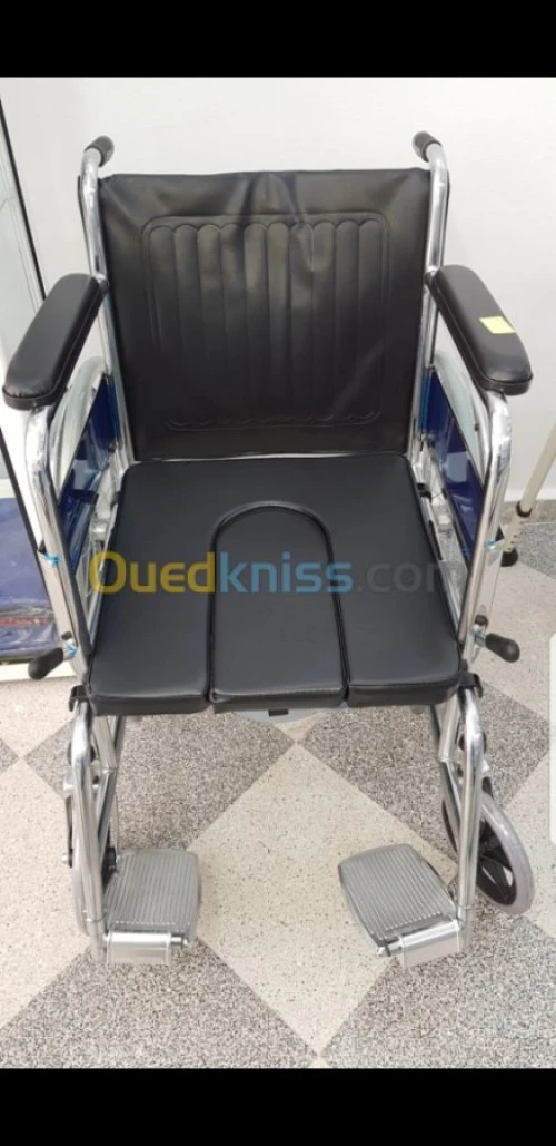Fauteuil roulant garde-robe 