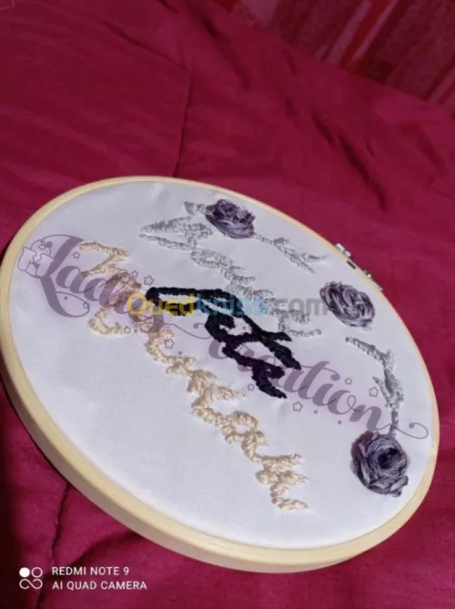 Plateaux miroirs et broderies 