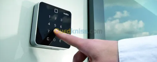 SOLUTION DE CONTROLE D'ACCÉS AUTONOME ET CENTRALISÉ