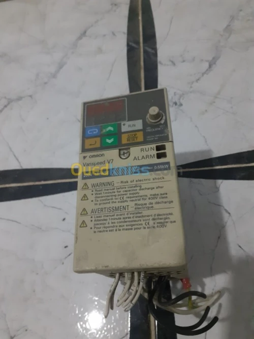 Plc moeller et vraiteur vitesse omron 