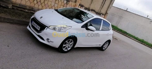 Peugeot 208 2015 