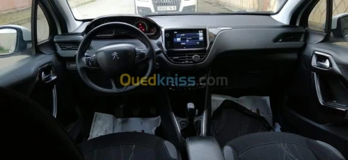 Peugeot 208 2015 