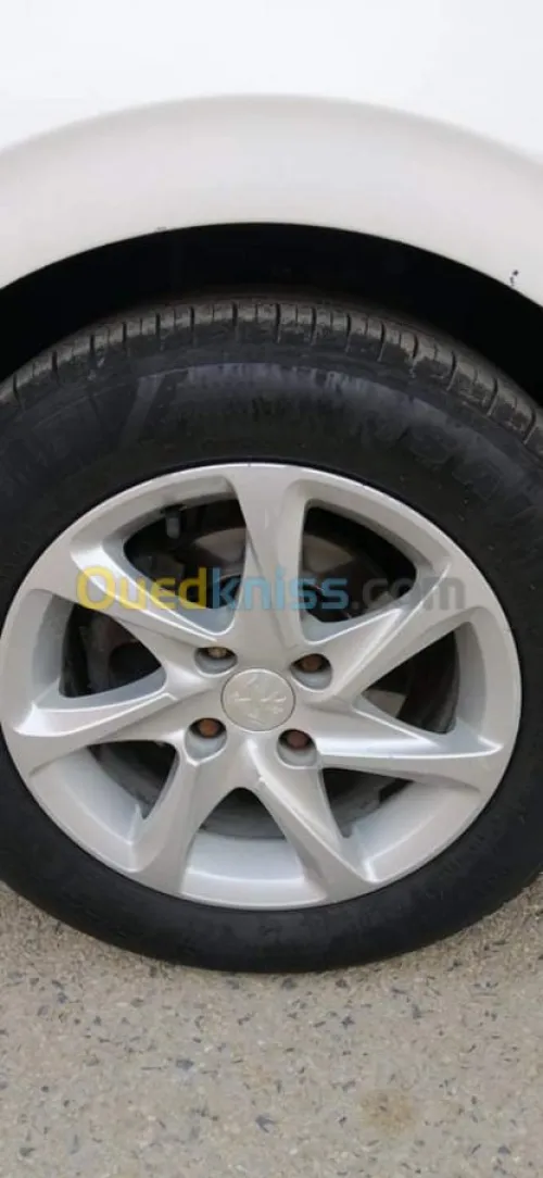 Peugeot 208 2015 