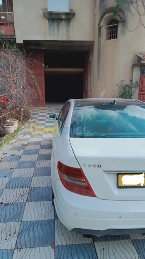 Mercedes Benz Classe C 2012 blue efficiency