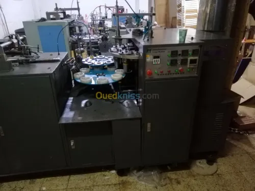 Machine fabrique des goublets