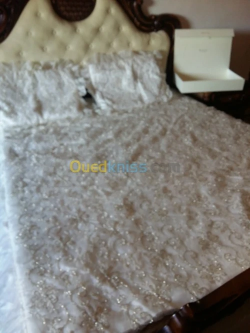 Couvre lit blanc pour mariee