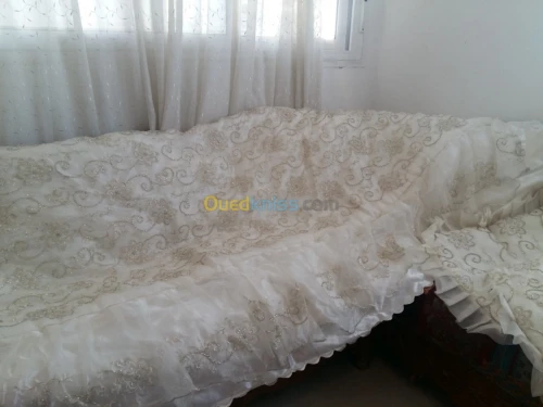 Couvre lit blanc pour mariee