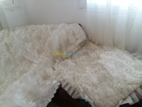 Couvre lit blanc pour mariee