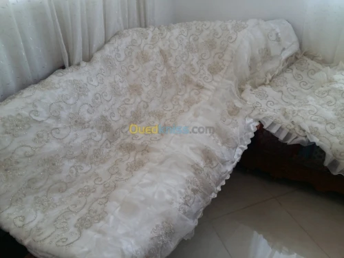 Couvre lit blanc pour mariee