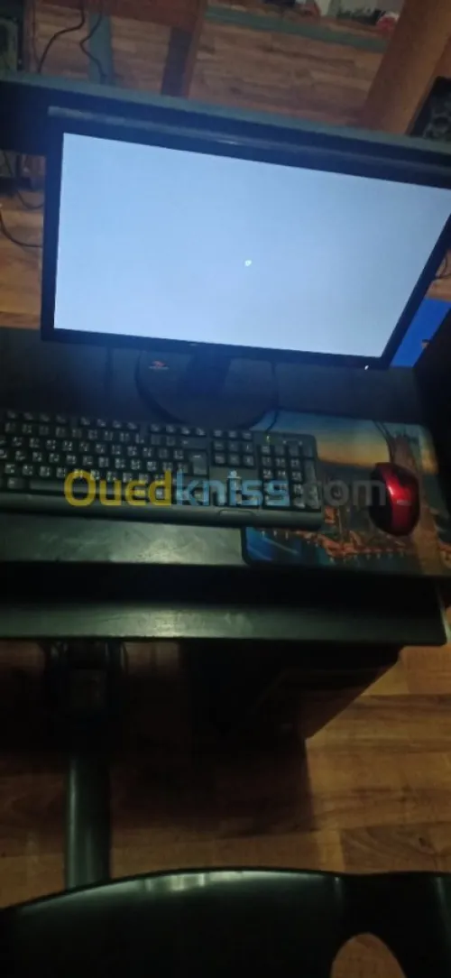 Pc de bureau avec ça table