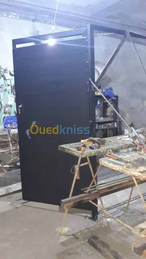 porte d'entrée en fer lour