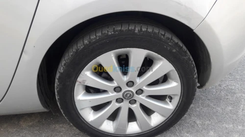 Opel Astra 2011 