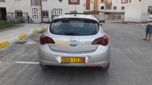 Opel Astra 2011 