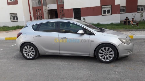Opel Astra 2011 