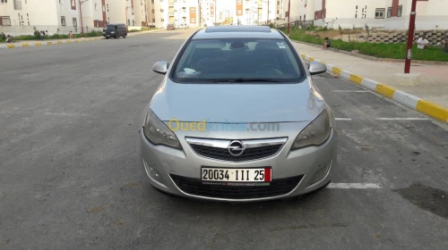 Opel Astra 2011 