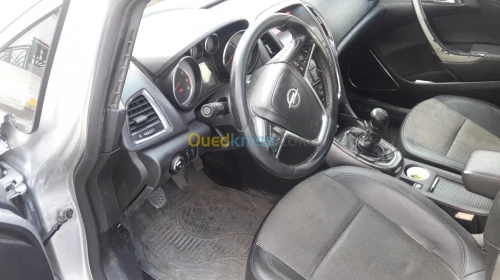 Opel Astra 2011 