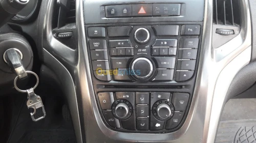 Opel Astra 2011 