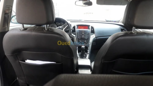 Opel Astra 2011 