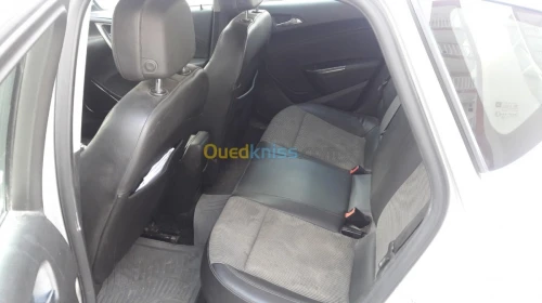 Opel Astra 2011 