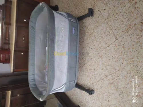 Lit bébé avec matelas + londo chicco