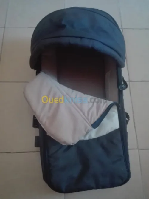 Lit bébé avec matelas + londo chicco