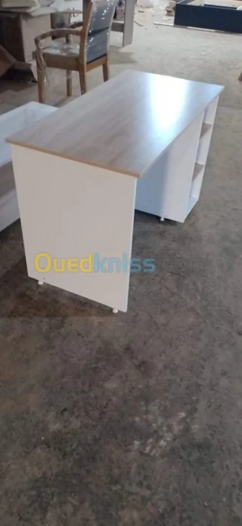 Bureau 1,2 M  sur 0,6 / 0,8 sur 0,5 M 