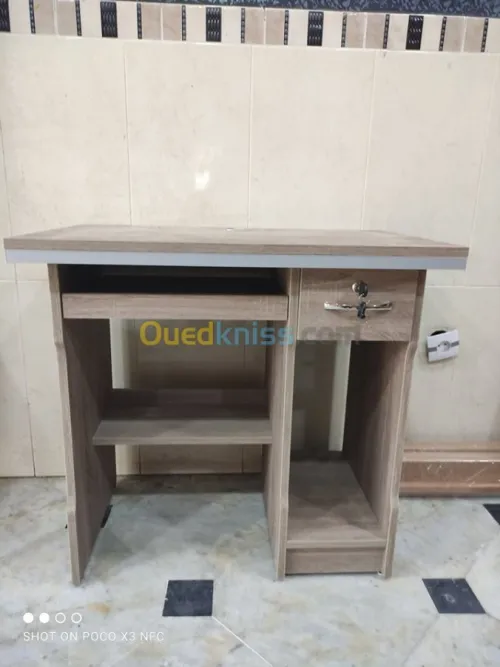 Bureau 1,2 M  sur 0,6 / 0,8 sur 0,5 M 