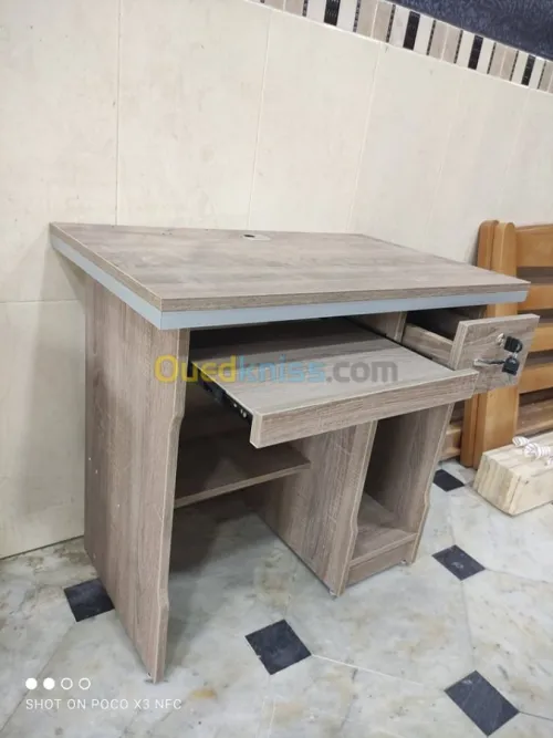 Bureau 1,2 M  sur 0,6 / 0,8 sur 0,5 M 