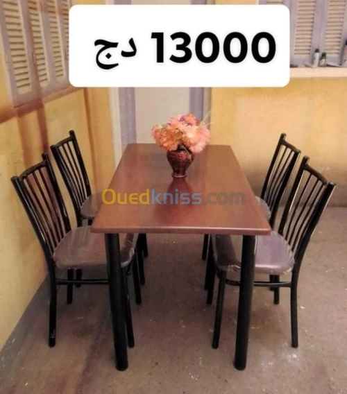 Tables et chaises طاولات وكراسي