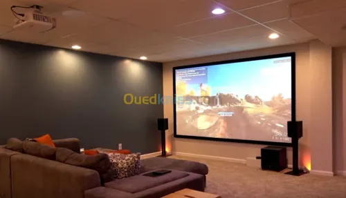 Ecran de projection mural motorise