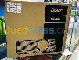 Ecran de projection mural motorise