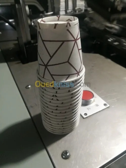 Fabrication de gobelets en papier 