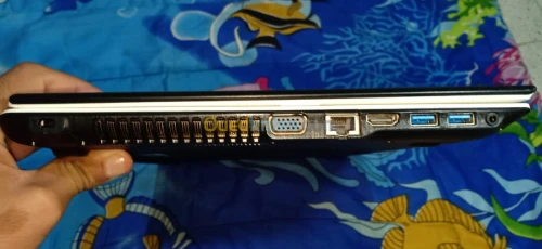 ACER ASPIRE E15/i3_5eam/4Gram