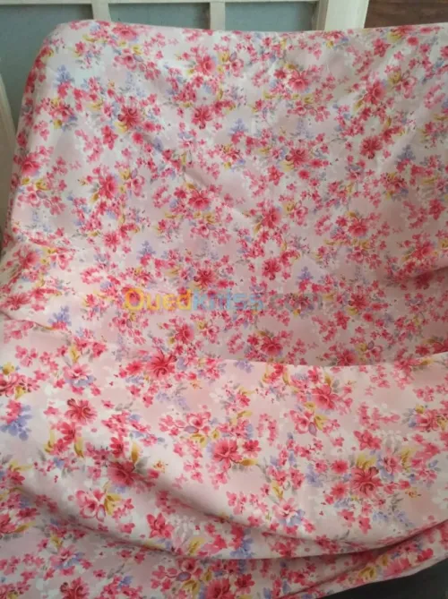 tissu fleuri.