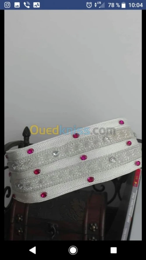 Caftan rose en satin avec pierres svar
