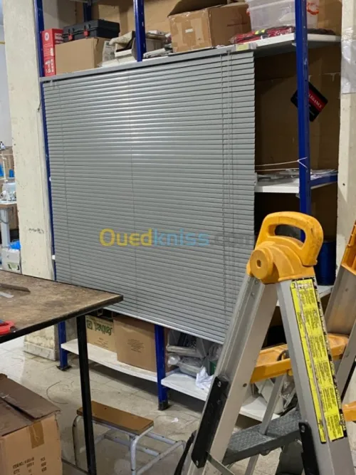 Fabrication de store duo, Californiens