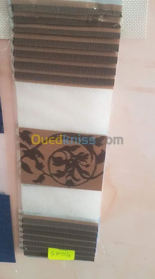 Fabrication de store duo, Californiens
