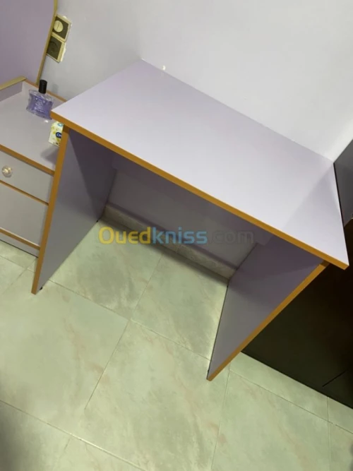 Chambre mauve pour enfant/adolescent 