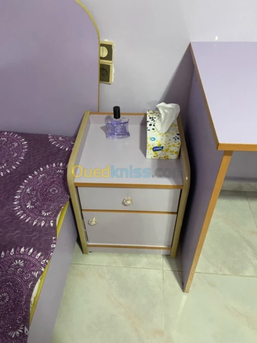 Chambre mauve pour enfant/adolescent 