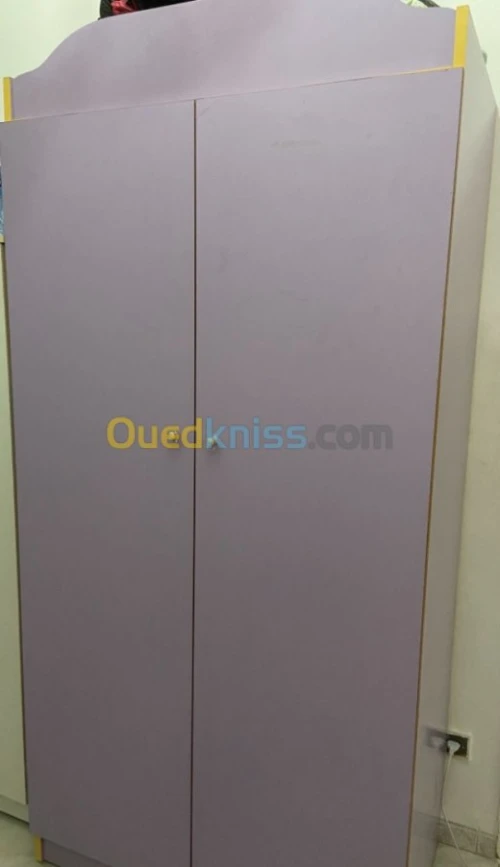 Chambre mauve pour enfant/adolescent 