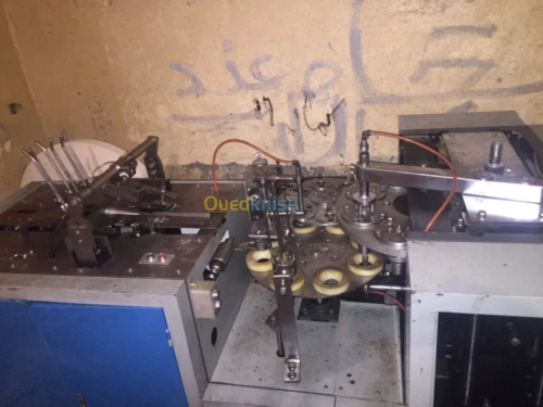 Machine fabrication de gobelets 