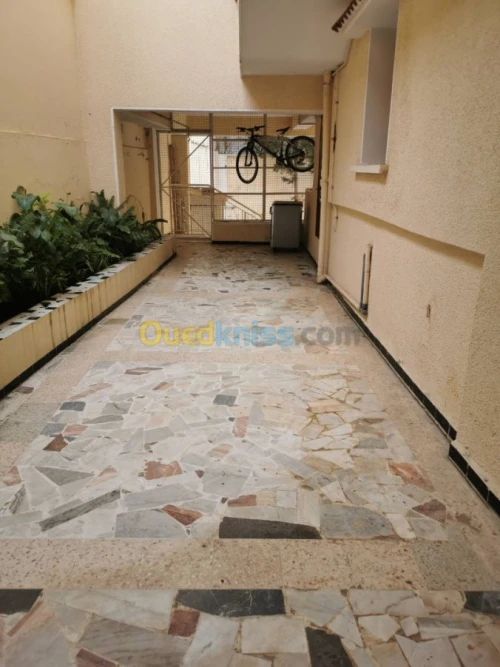 Location Appartement F4 Alger Hydra