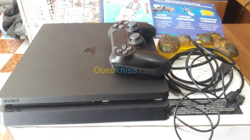 PS4 Slim 