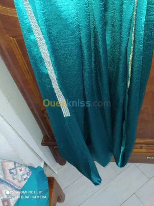 3  robes bon état 