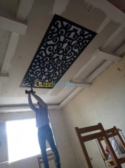 Décoration en placoplâtre et pvc
