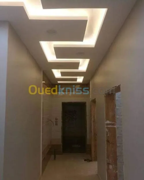 Décoration en placoplâtre et pvc