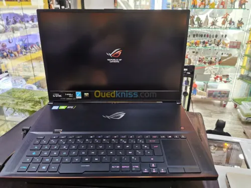 Asus rog 17" i7 9e rtx 2070 magasin