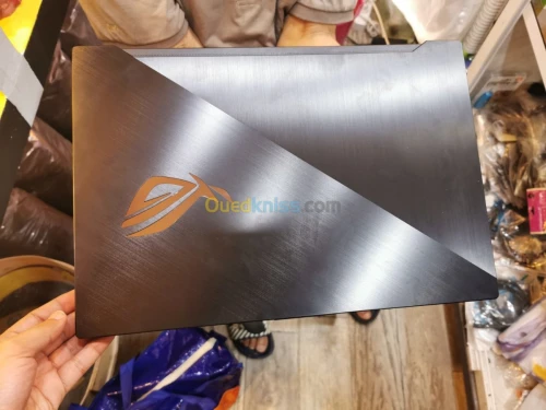 Asus rog 17" i7 9e rtx 2070 magasin